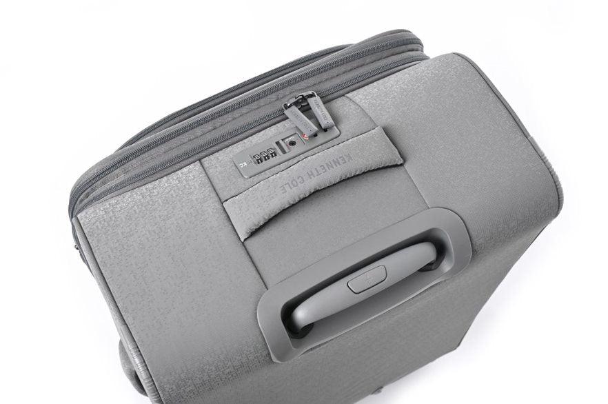 KENNETH COLE - מזוודה מבד בינונית 24'' BROOKLYN בצבע אפור - MASHBIR//365