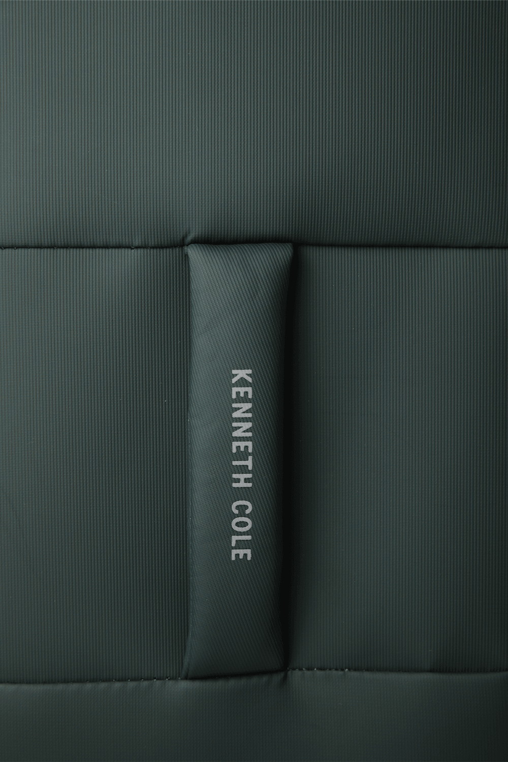 KENNETH COLE - מזוודה מבד בינונית 24" CHELSEA בצבע ירוק - MASHBIR//365