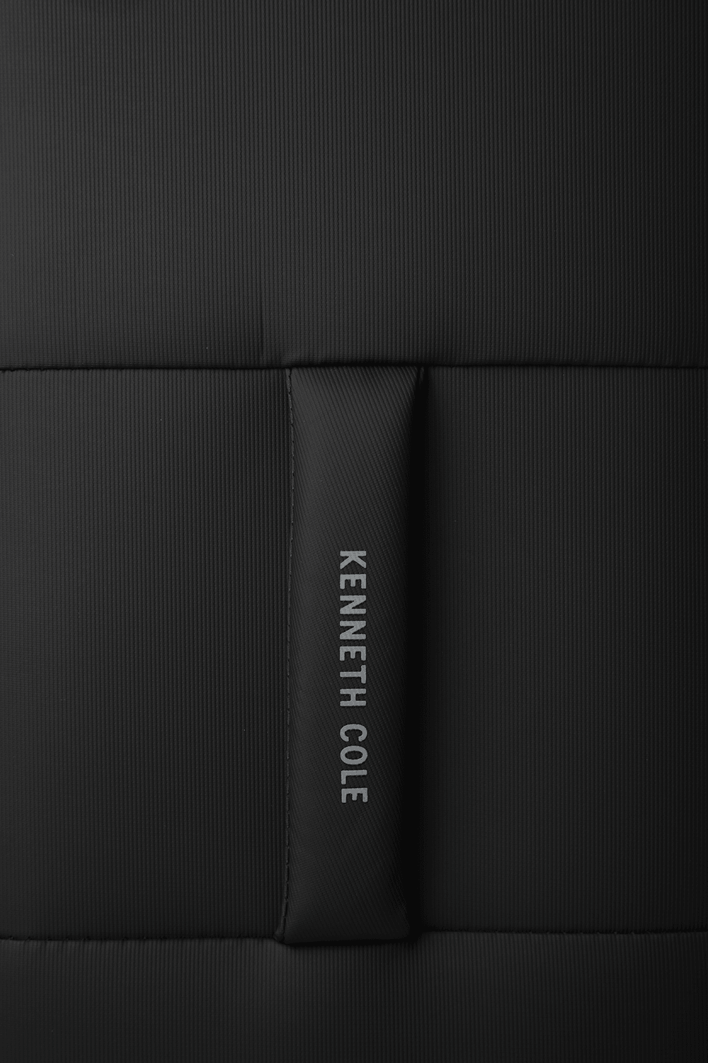 KENNETH COLE - מזוודה מבד גדולה 28" CHELSEA בצבע שחור - MASHBIR//365
