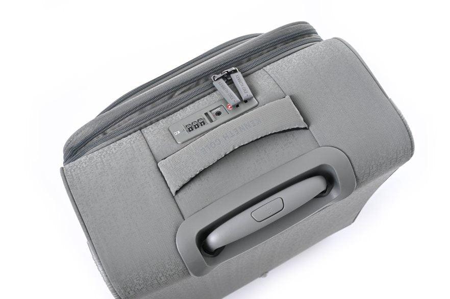 KENNETH COLE - מזוודה טרולי עלייה למטוס 18.5'' BROOKLYN בצבע אפור - MASHBIR//365