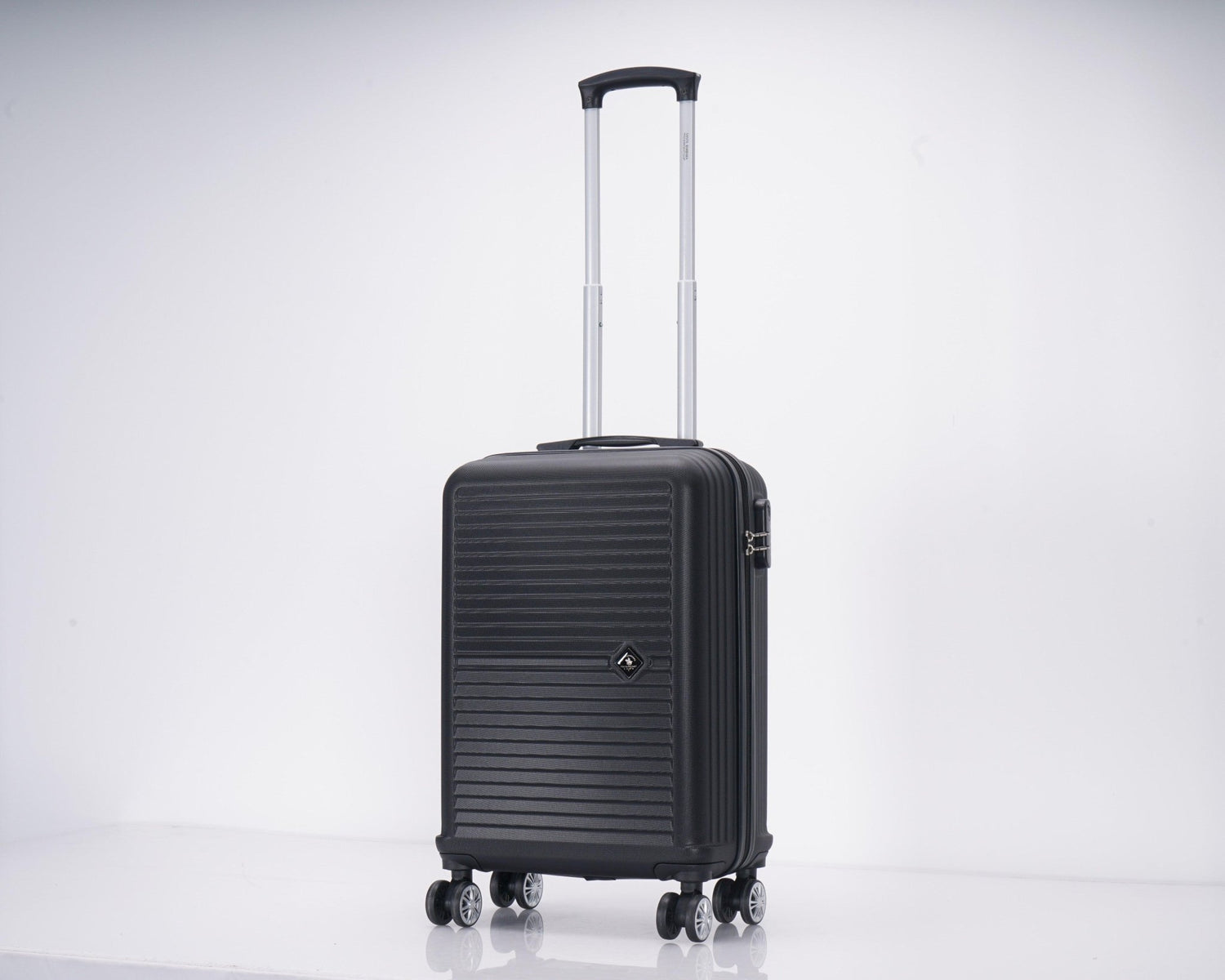 SANTA BARBARA POLO & RAQUET CLUB - מזוודה טרולי עלייה למטוס 20" דגם 1901 בצבע שחור - MASHBIR//365