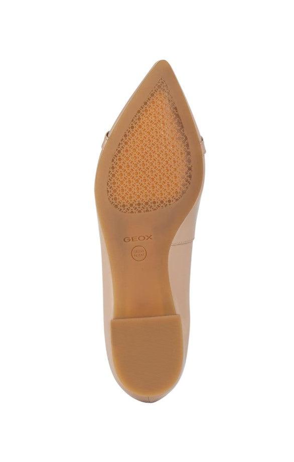 GEOX - נעל בובה לנשים CHARYSSA בצבע ניוד - MASHBIR//365