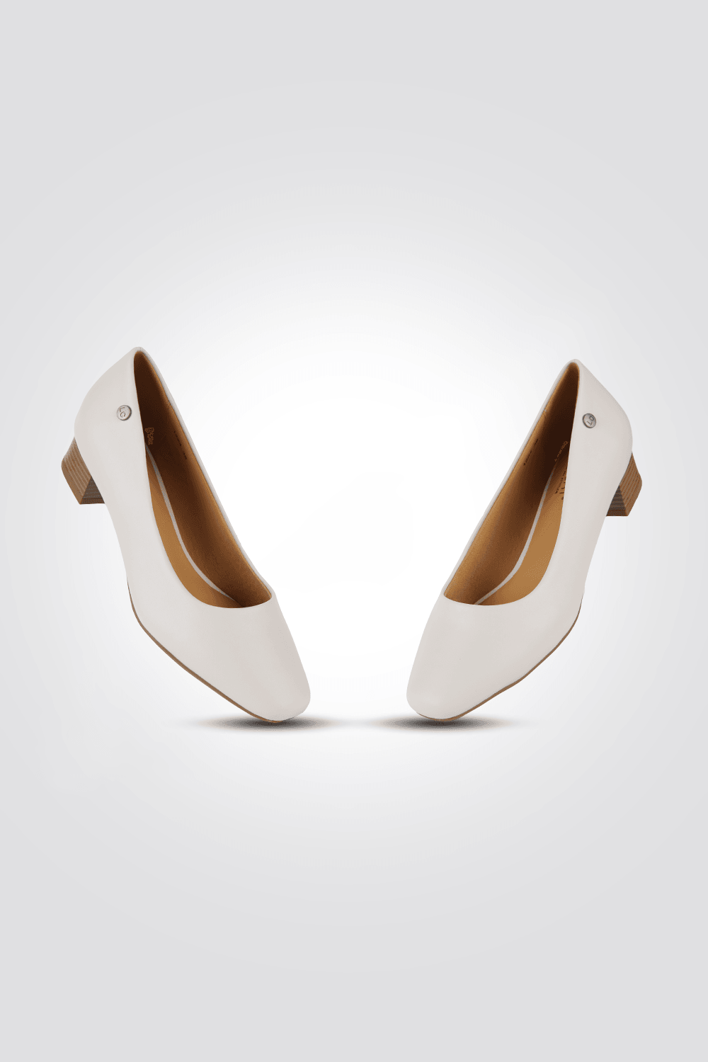 LADY COMFORT - נעל עקב חרטום מרובע בצבע אופוויט - MASHBIR//365