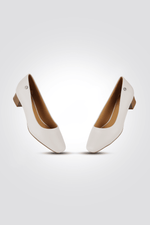 LADY COMFORT - נעל עקב חרטום מרובע בצבע אופוויט - MASHBIR//365