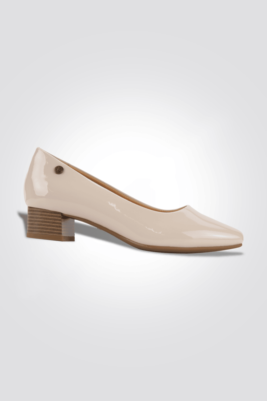 LADY COMFORT - נעל עקב חרטום מרובע בצבע בז' לקה - MASHBIR//365