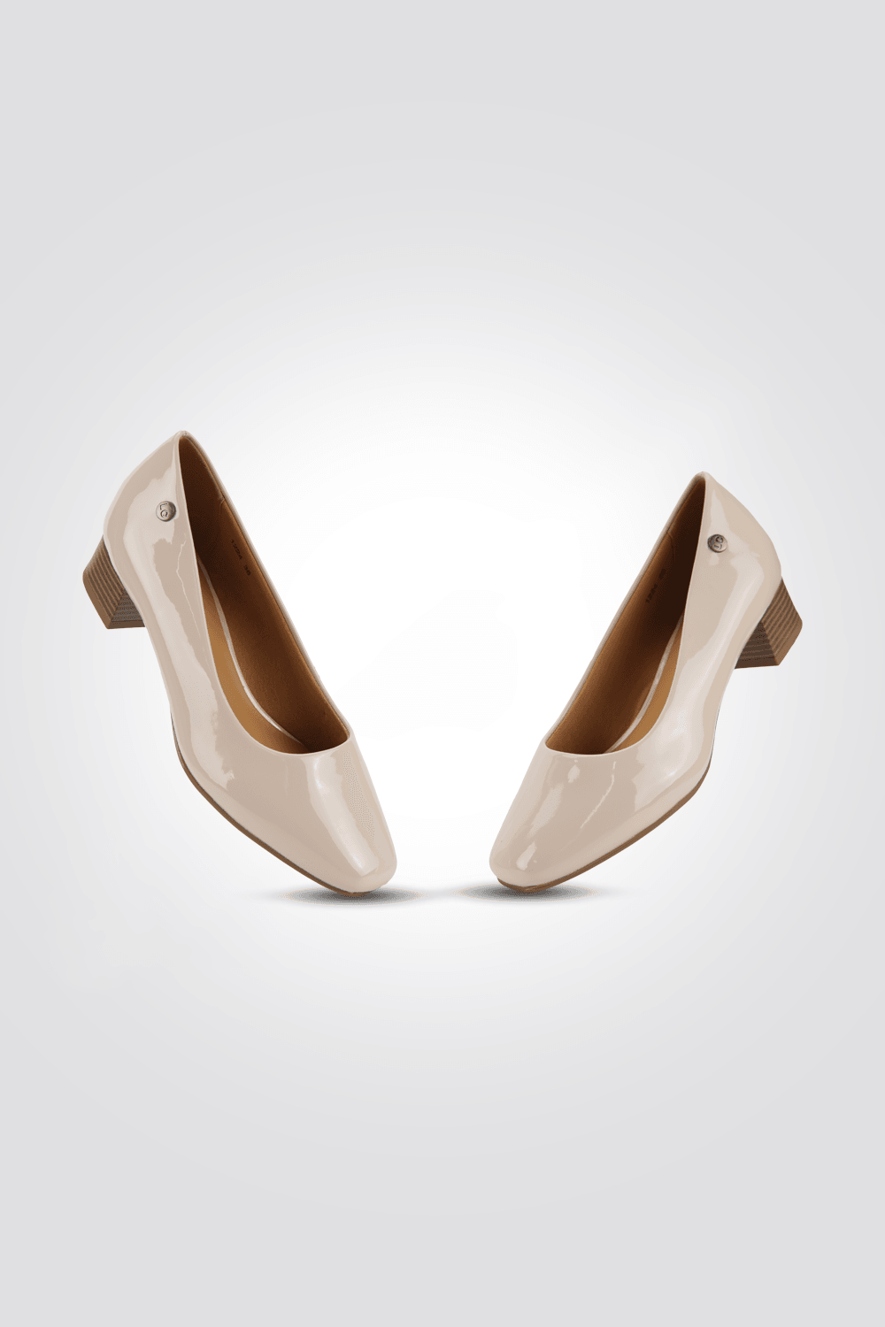 LADY COMFORT - נעל עקב חרטום מרובע בצבע בז' לקה - MASHBIR//365