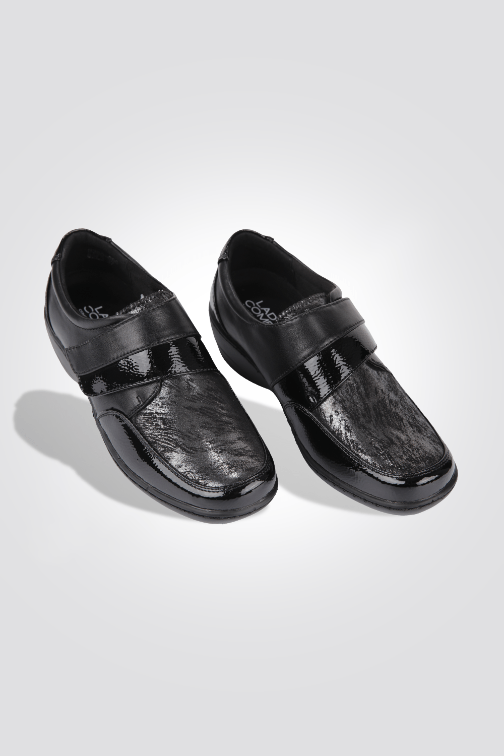 LADY COMFORT - נעל עם סקוטצ דמוי עור בצבע שחור - MASHBIR//365