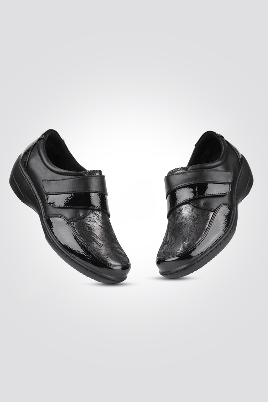 LADY COMFORT - נעל עם סקוטצ דמוי עור בצבע שחור - MASHBIR//365
