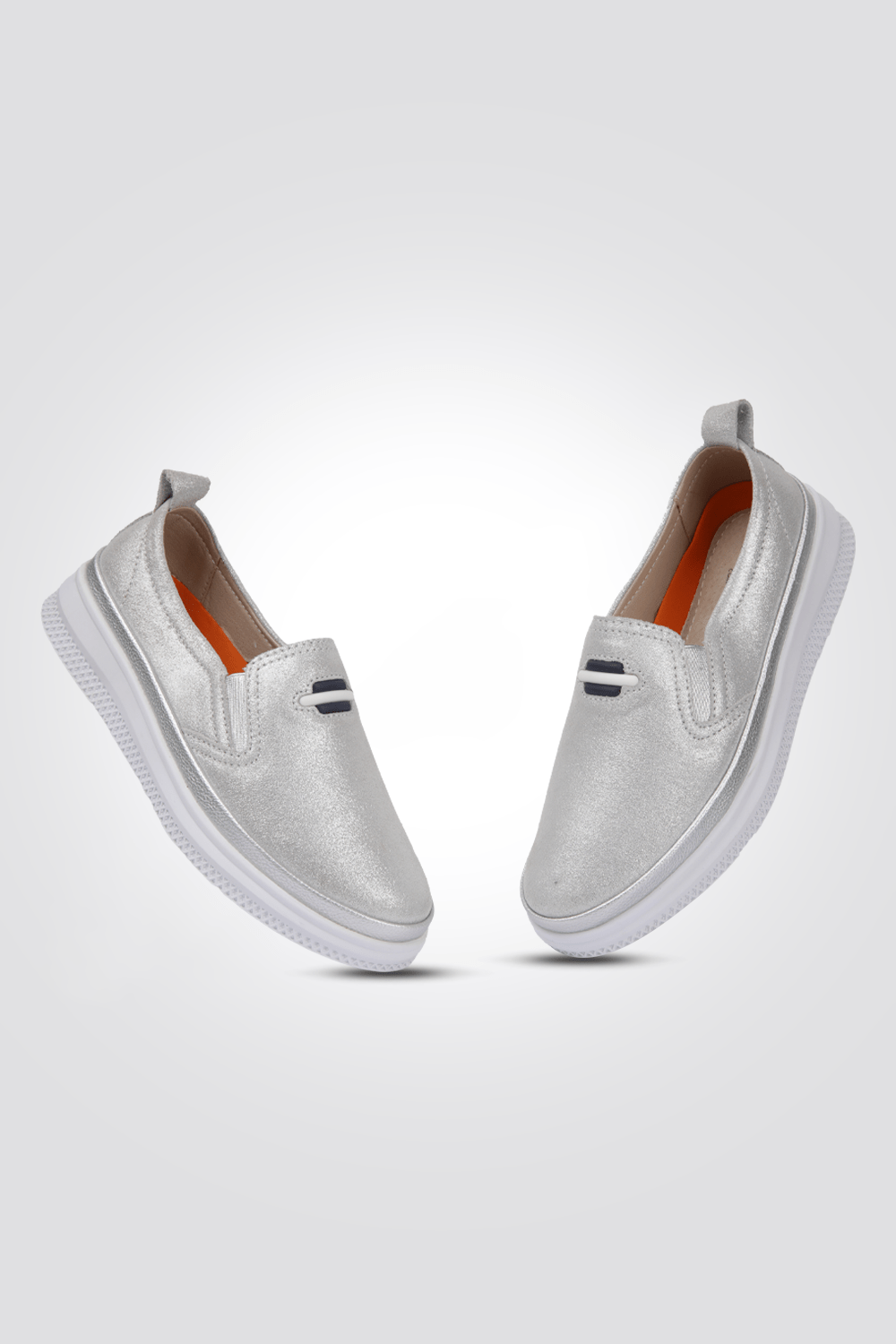 LADY COMFORT - נעל נוחות לנשים בצבע כסף - MASHBIR//365