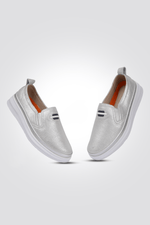 LADY COMFORT - נעל נוחות לנשים בצבע כסף - MASHBIR//365