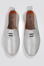 LADY COMFORT - נעל נוחות לנשים בצבע כסף - MASHBIR//365