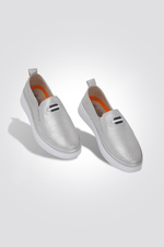 LADY COMFORT - נעל נוחות לנשים בצבע כסף - MASHBIR//365