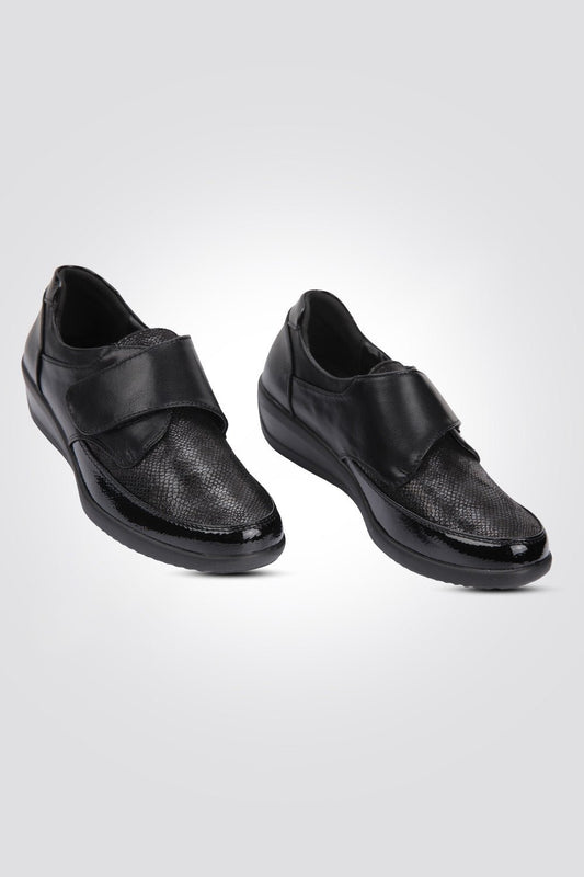 LADY COMFORT - נעל רוקי עם סקוטצ דמוי עור בצבע שחור - MASHBIR//365