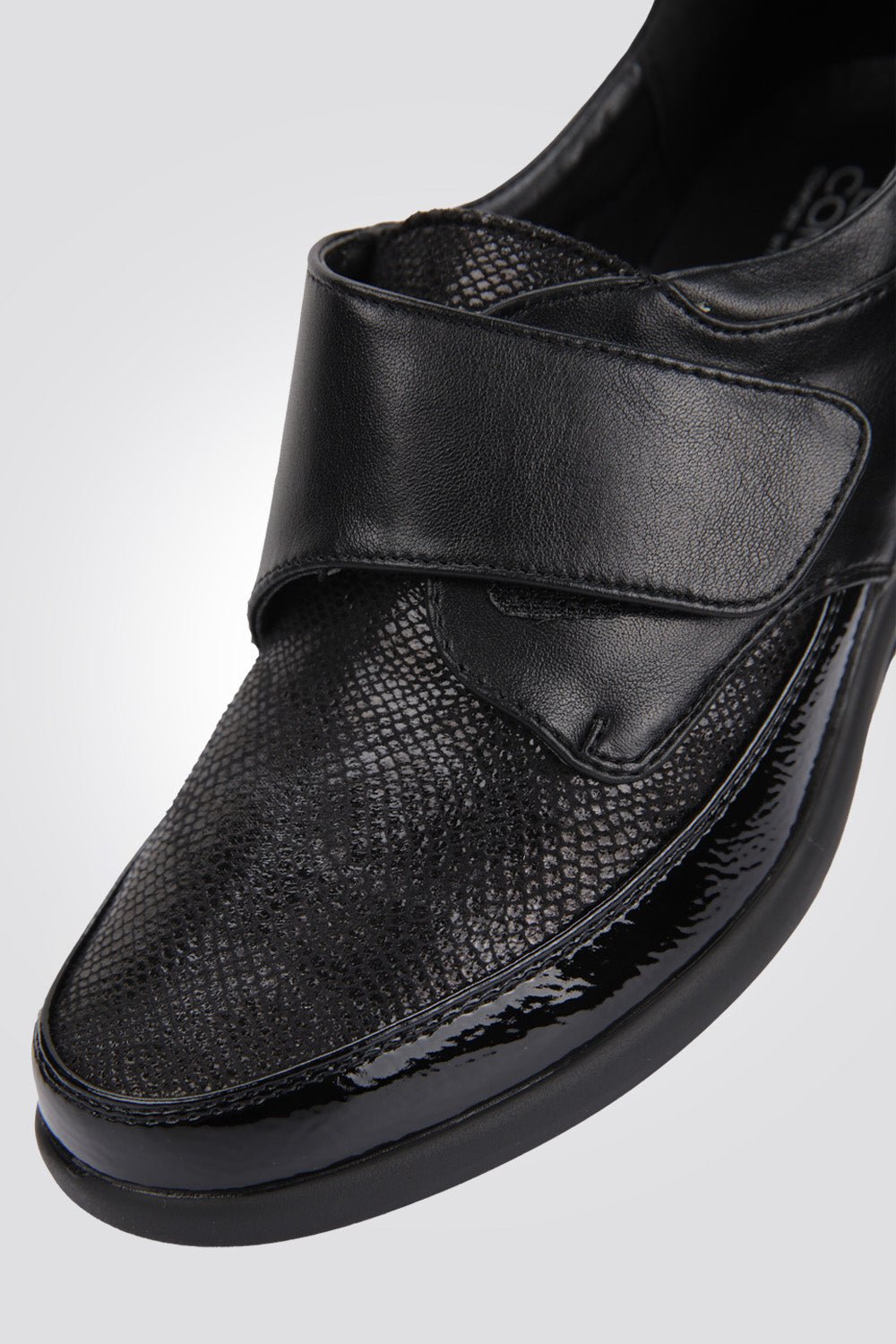 LADY COMFORT - נעל רוקי עם סקוטצ דמוי עור בצבע שחור - MASHBIR//365