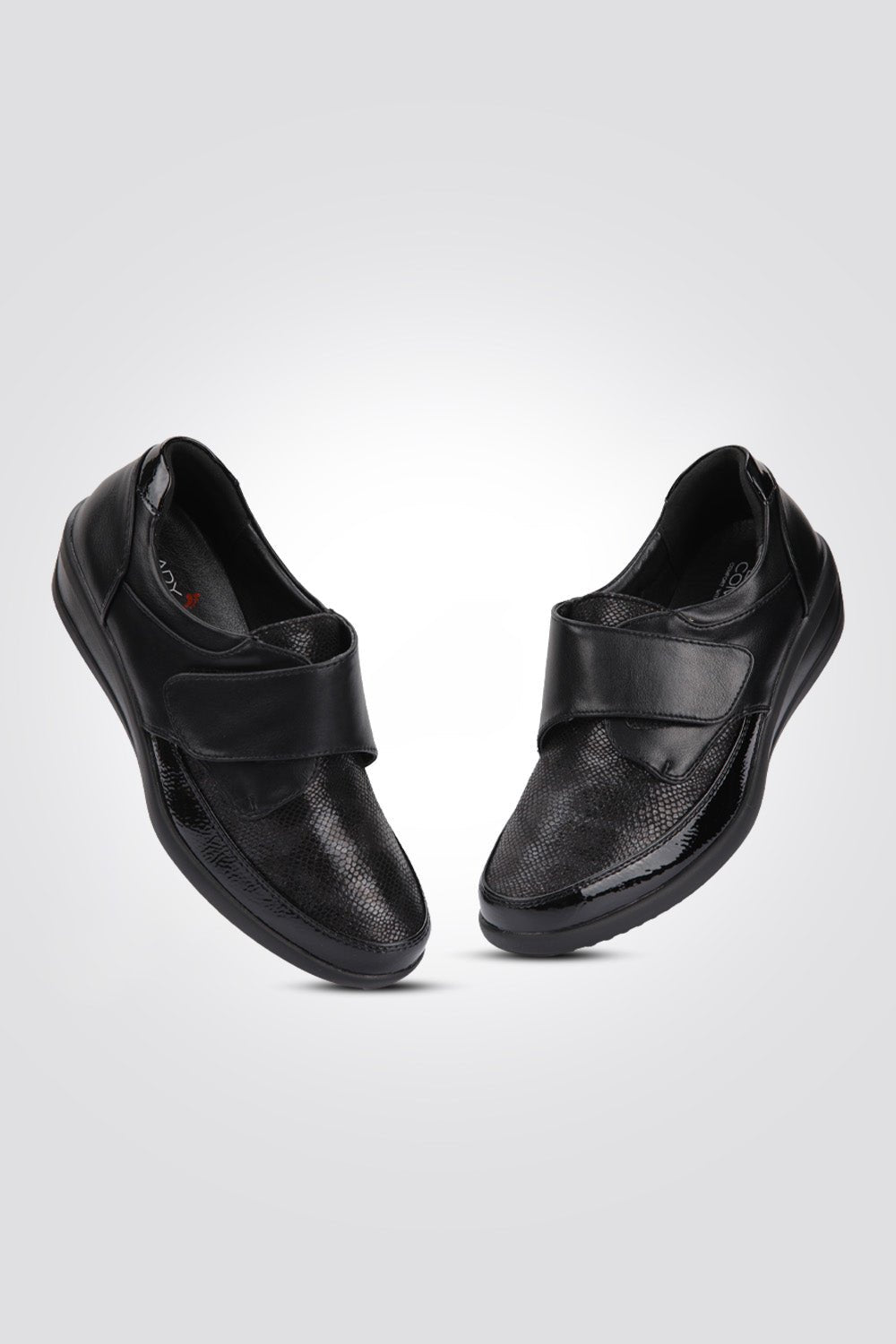 LADY COMFORT - נעל רוקי עם סקוטצ דמוי עור בצבע שחור - MASHBIR//365