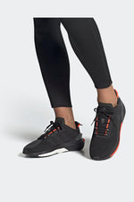 ADIDAS - נעל ספורט AVRYN בצבע שחור - MASHBIR//365