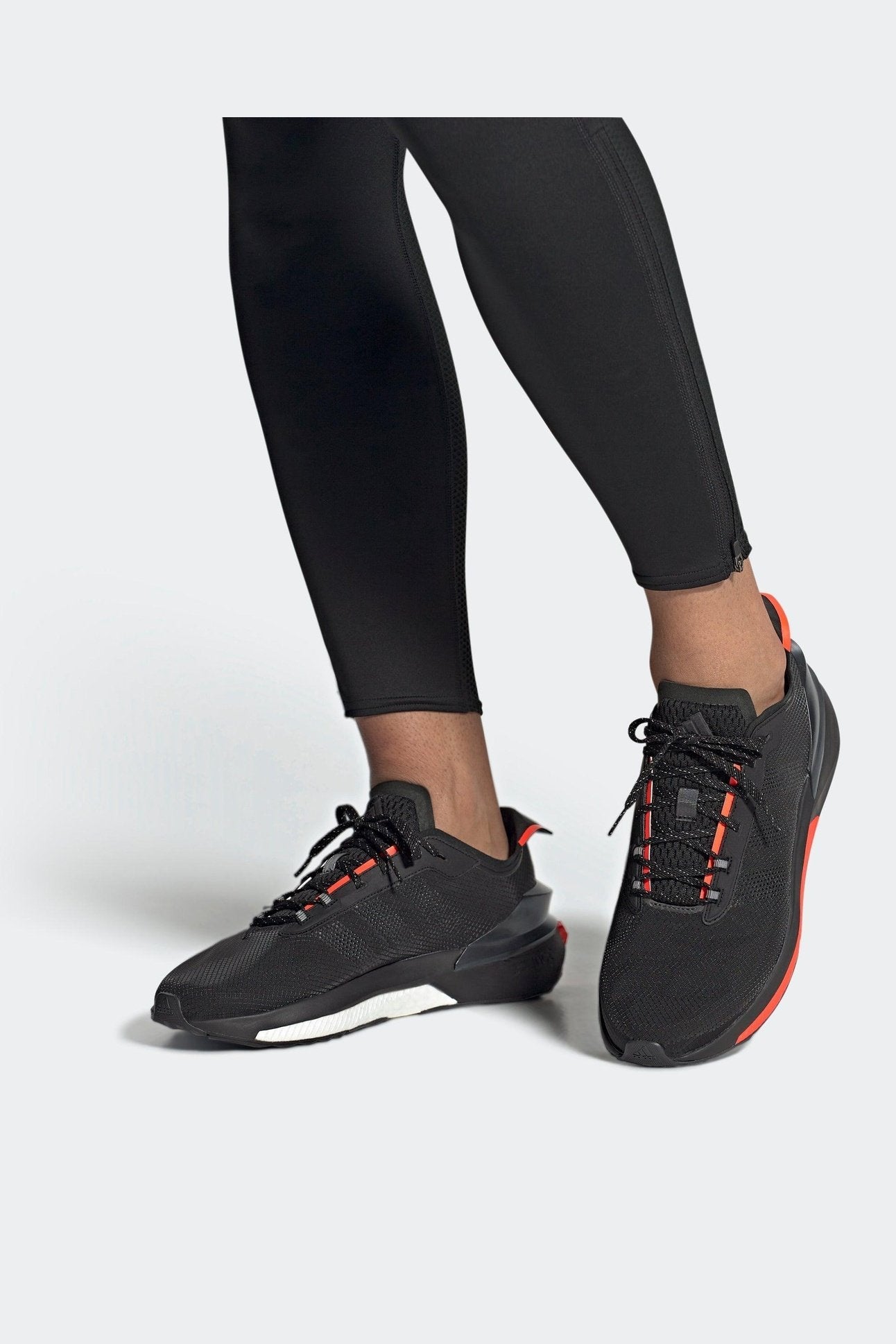 ADIDAS - נעל ספורט AVRYN בצבע שחור - MASHBIR//365