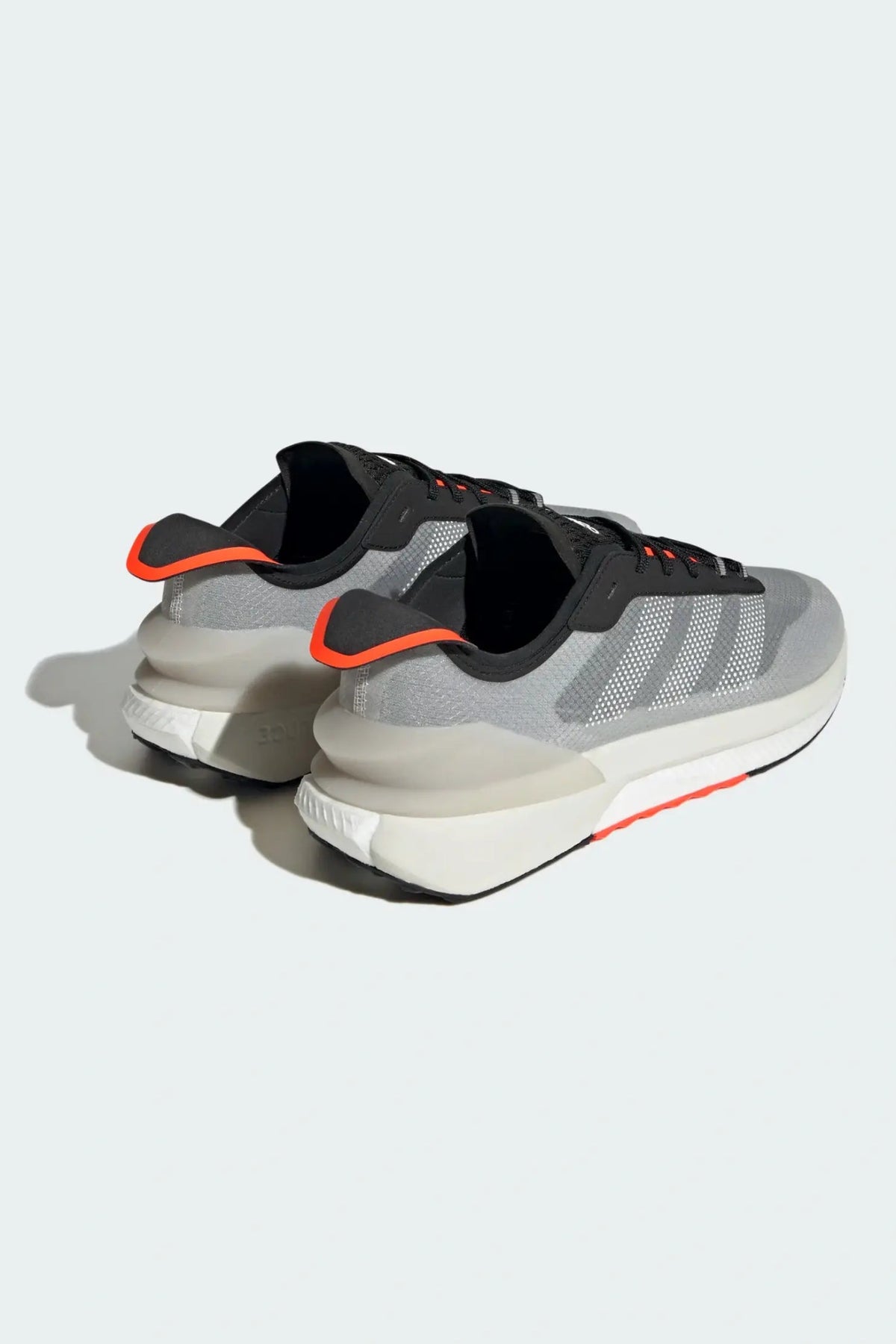 ADIDAS - נעל ספורט לגבר AVRYN בצבע אפור שחור - MASHBIR//365