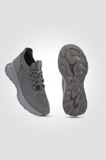 KENNETH COLE - נעל ספורט סרוגה בשילוב עור לנשים בצבע אפור - MASHBIR//365