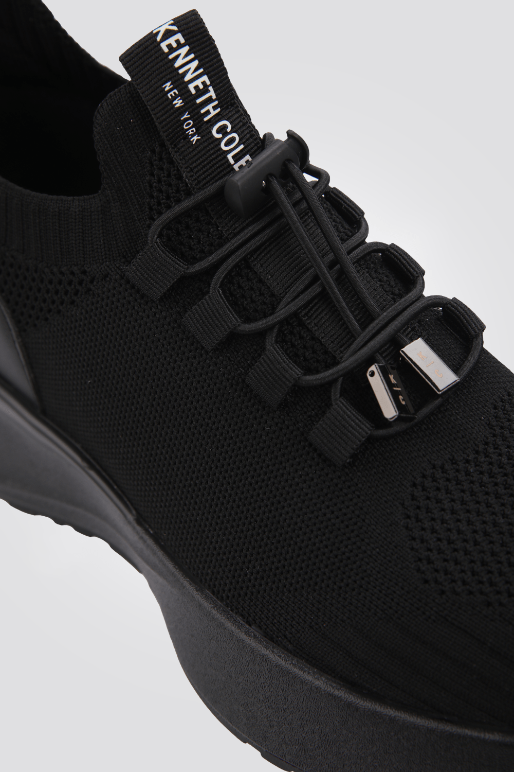 KENNETH COLE - נעל ספורט סרוגה בשילוב עור לנשים בצבע שחור - MASHBIR//365