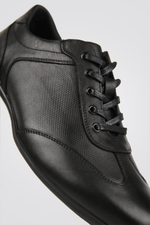 KENNETH COLE - נעל עור אלגנטית בצבע שחור - MASHBIR//365