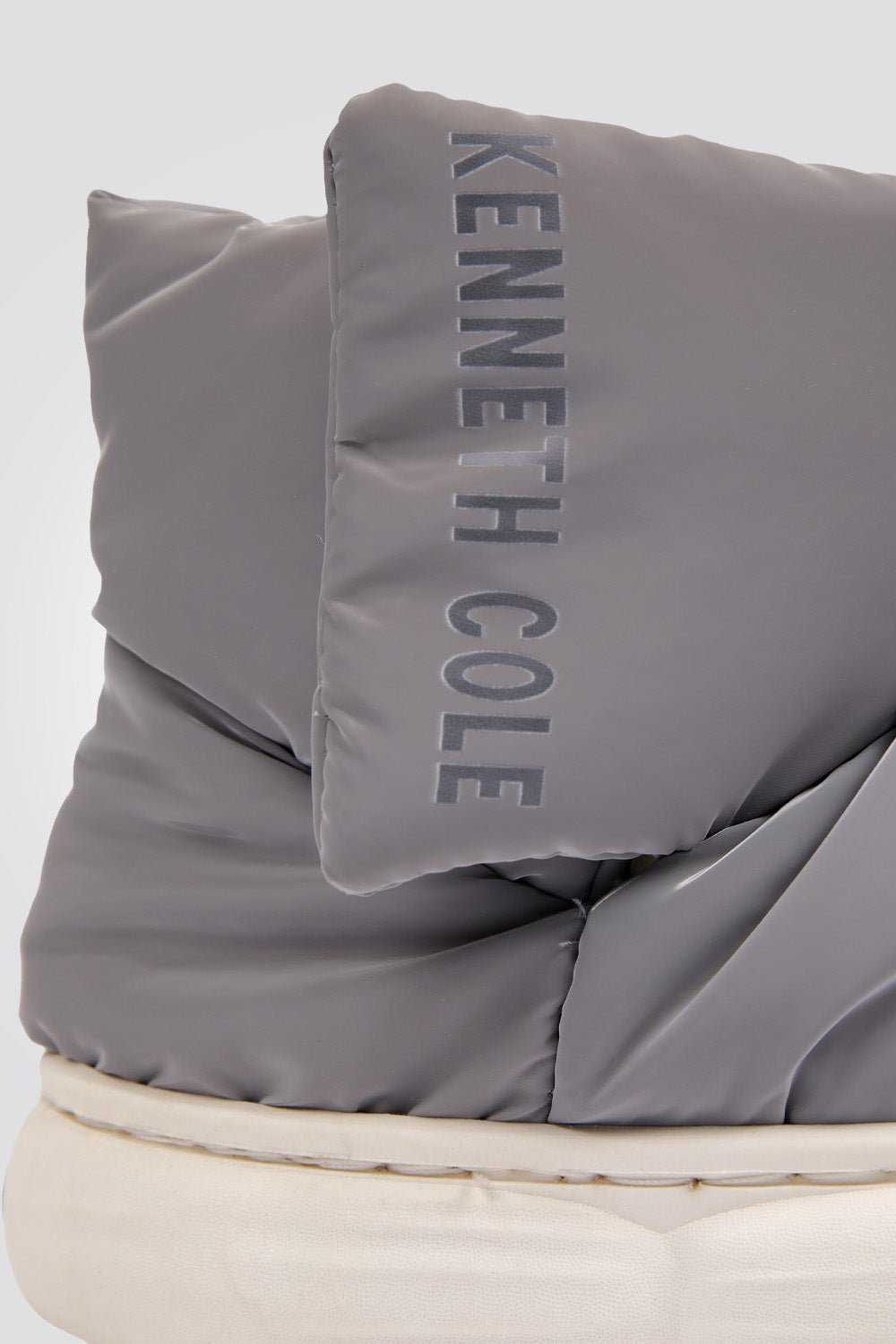 KENNETH COLE - נעלי בית גבוהות לנשים בצבע אפור - MASHBIR//365