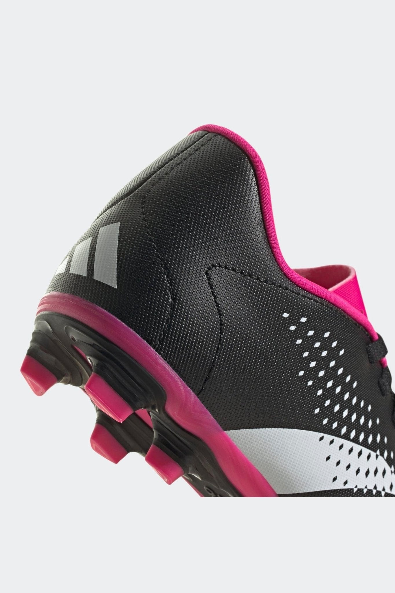 ADIDAS - נעלי כדורגל PREDATOR ACCURACY.4 בצבע שחור - MASHBIR//365