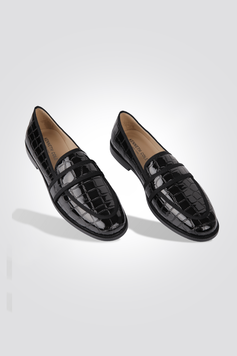 KENNETH COLE - נעלי מוקסין לנשים בצבע שחור - MASHBIR//365