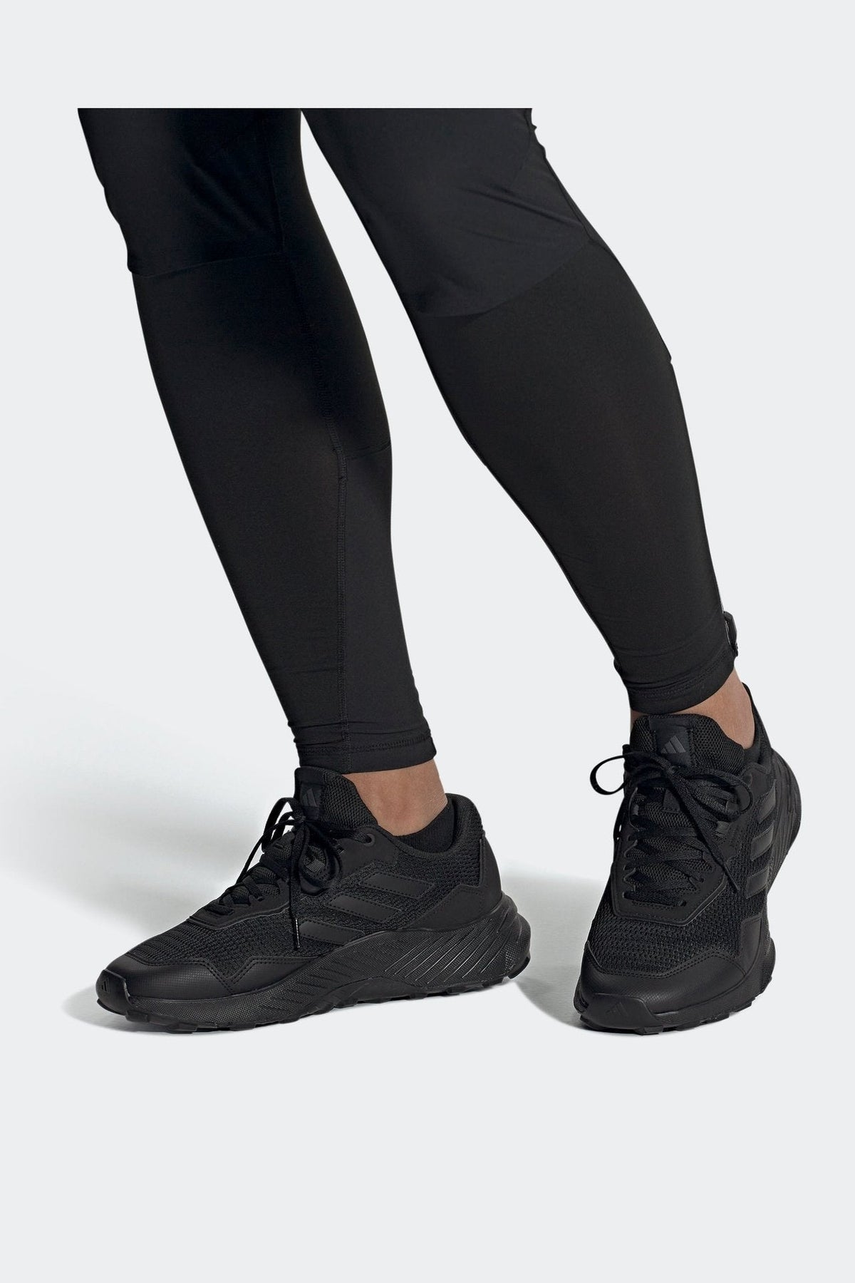 ADIDAS - נעלי ריצה לגבר TRACEFINDER בצבע שחור - MASHBIR//365