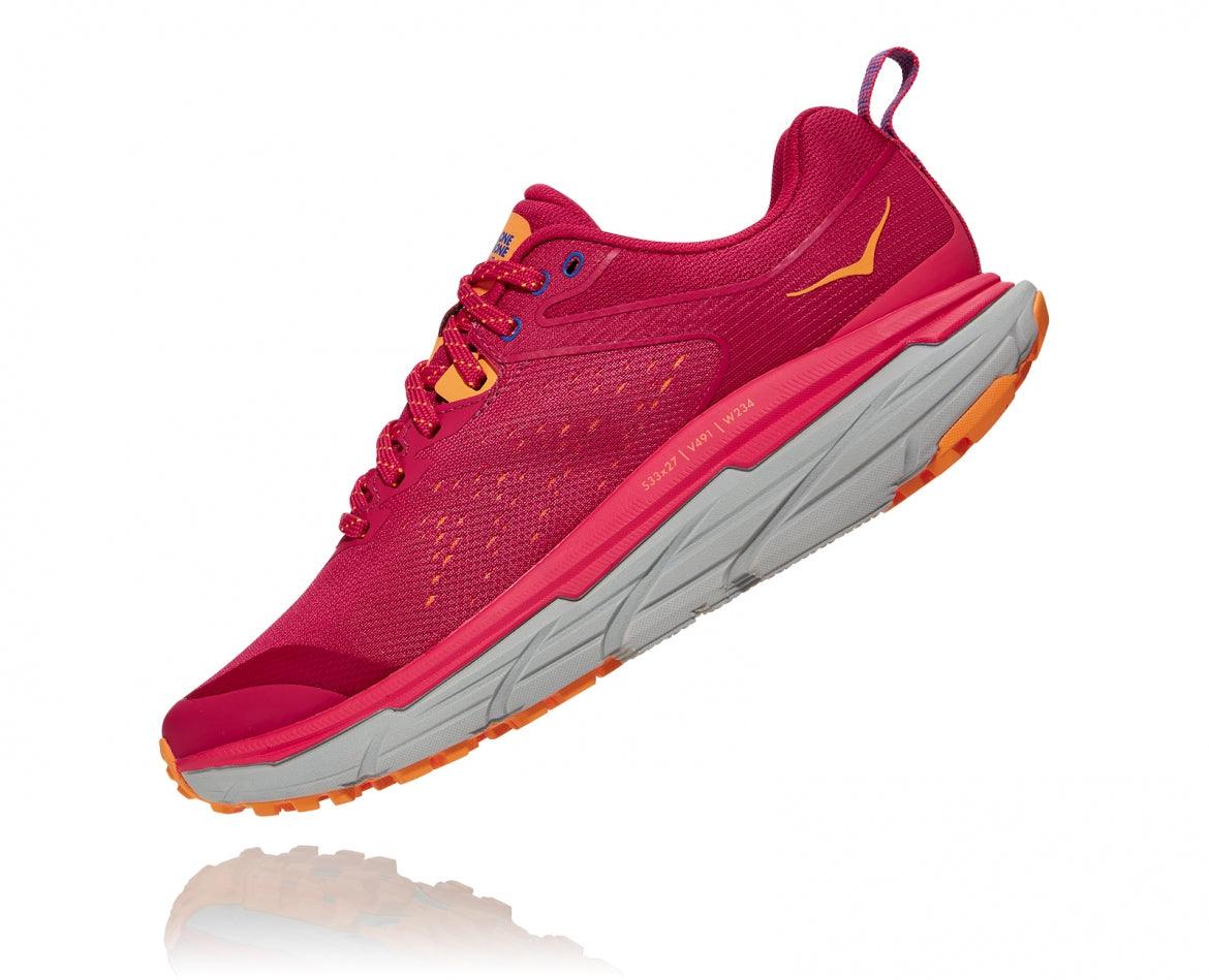 HOKA - נעלי ריצה לנשים Challenger 6 בצבע ורוד פוקסיה וכתום - MASHBIR//365