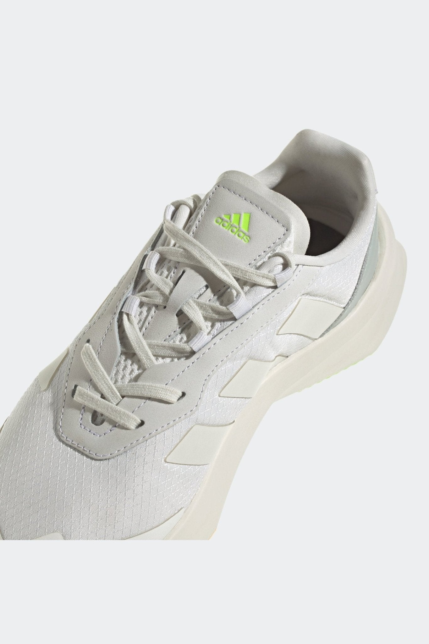 ADIDAS - נעלי ריצה לנשים HEAWYN בצבע לבן - MASHBIR//365