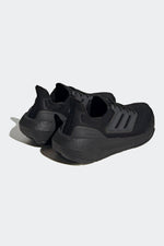 ADIDAS - נעלי ריצה לנשים ULTRABOOST LIGHT בצבע שחור - MASHBIR//365