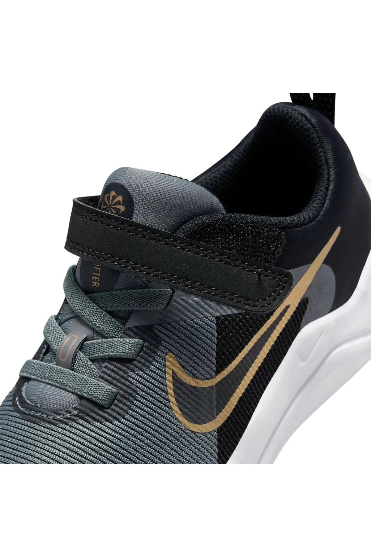 NIKE - נעלי ריצה לנוער Nike Downshifter 12 בצבע אפור ושחור - MASHBIR//365