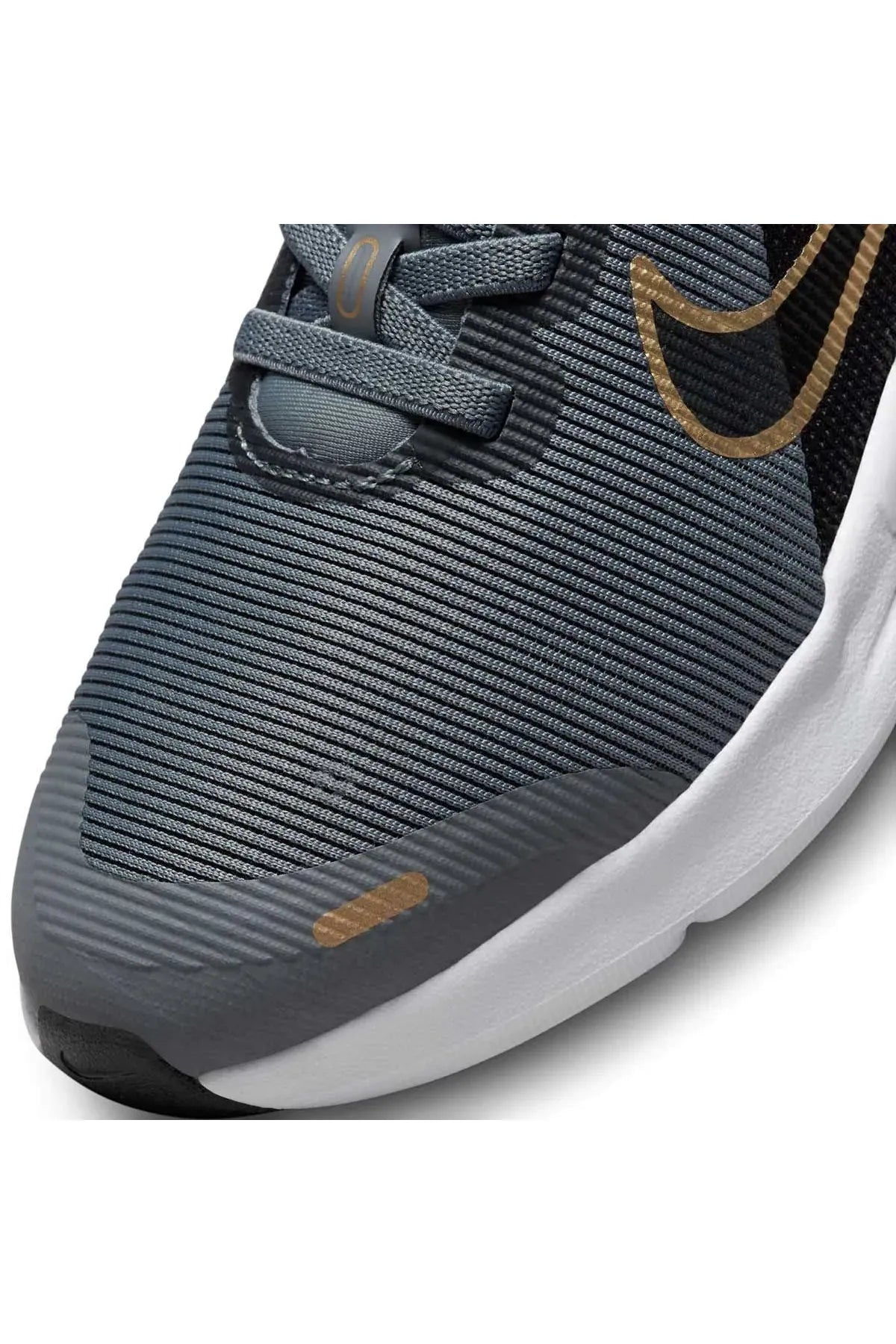 NIKE - נעלי ריצה לנוער Nike Downshifter 12 בצבע אפור ושחור - MASHBIR//365