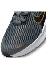 NIKE - נעלי ריצה לנוער Nike Downshifter 12 בצבע אפור ושחור - MASHBIR//365