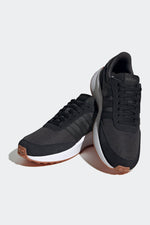 ADIDAS - נעלי ספורט לגבר CARBON בצבע שחור - MASHBIR//365