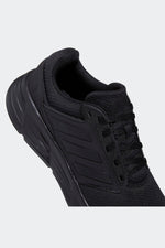 ADIDAS - נעלי ספורט לגבר GALAXY 6 בצבע שחור - MASHBIR//365