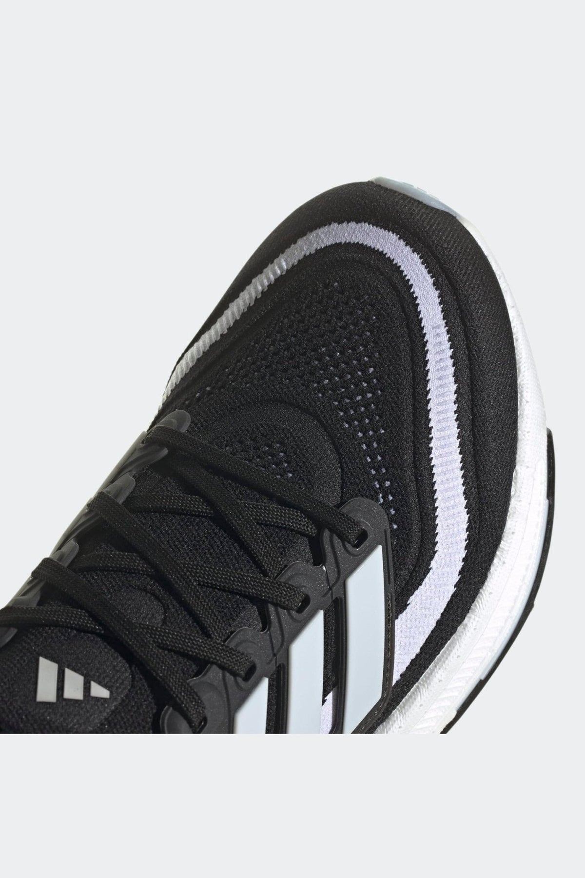 ADIDAS - נעלי ספורט לגבר ULTRABOOST LIGHT בצבע שחור - MASHBIR//365