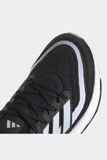 ADIDAS - נעלי ספורט לגבר ULTRABOOST LIGHT בצבע שחור - MASHBIR//365