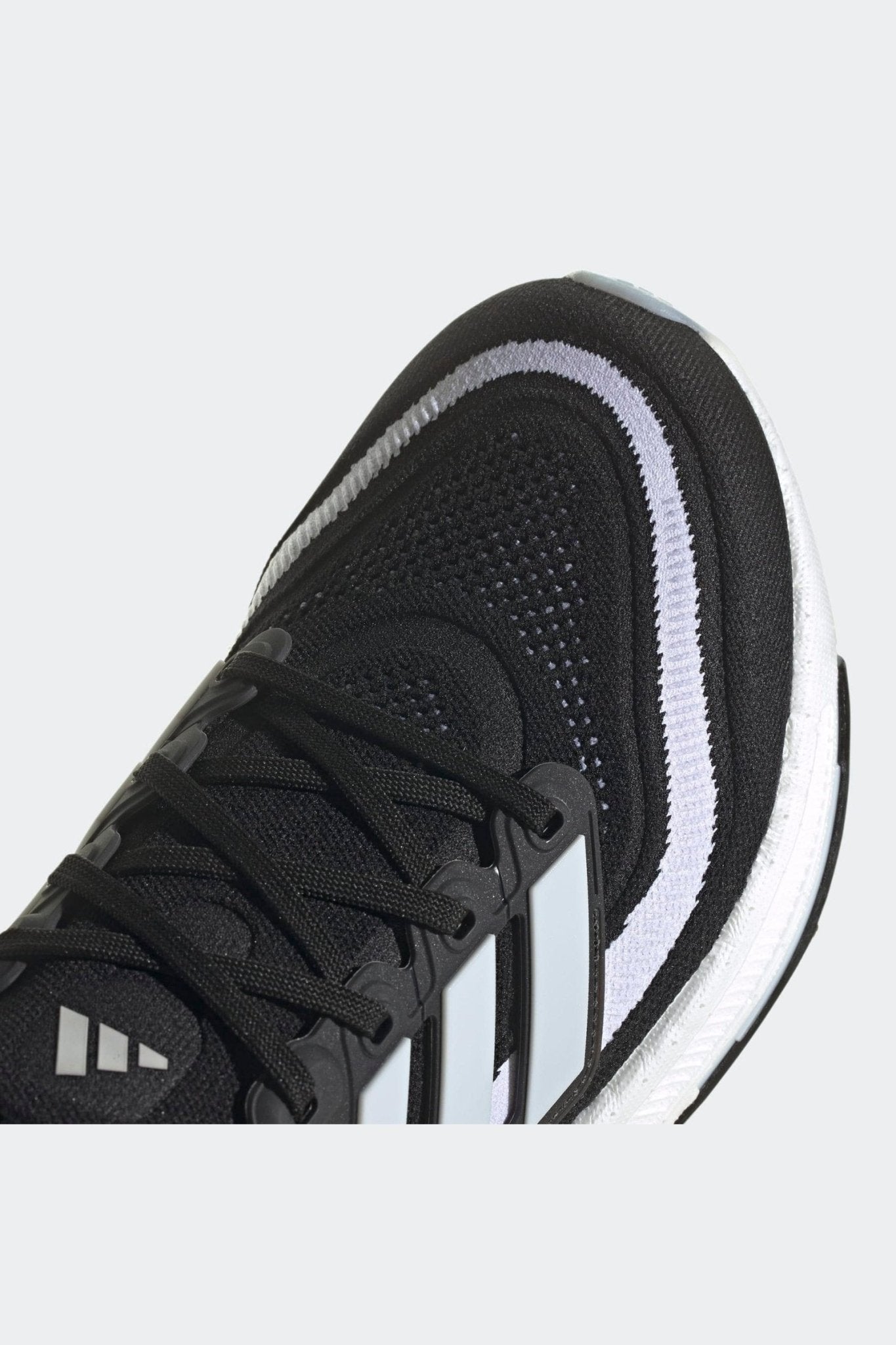 ADIDAS - נעלי ספורט לגבר ULTRABOOST LIGHT בצבע שחור - MASHBIR//365