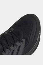 ADIDAS - נעלי ספורט לגבר ULTRABOOST LIGHT בצבע שחור - MASHBIR//365