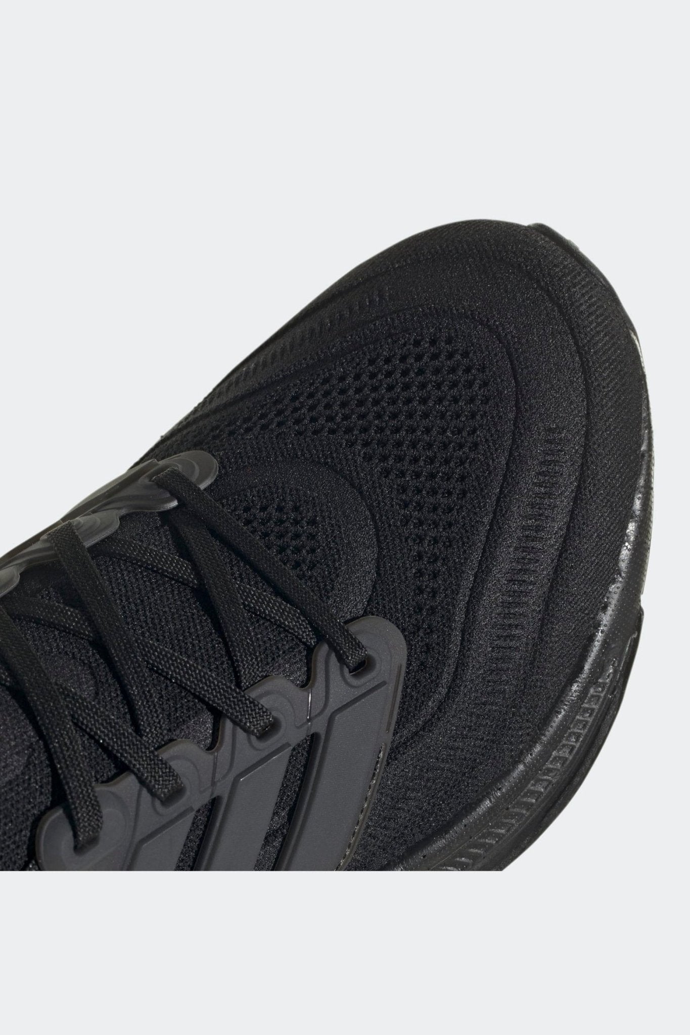 ADIDAS - נעלי ספורט לגבר ULTRABOOST LIGHT בצבע שחור - MASHBIR//365