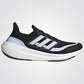 ADIDAS - נעלי ספורט לגבר ULTRABOOST LIGHT בצבע שחור - MASHBIR//365 - 1