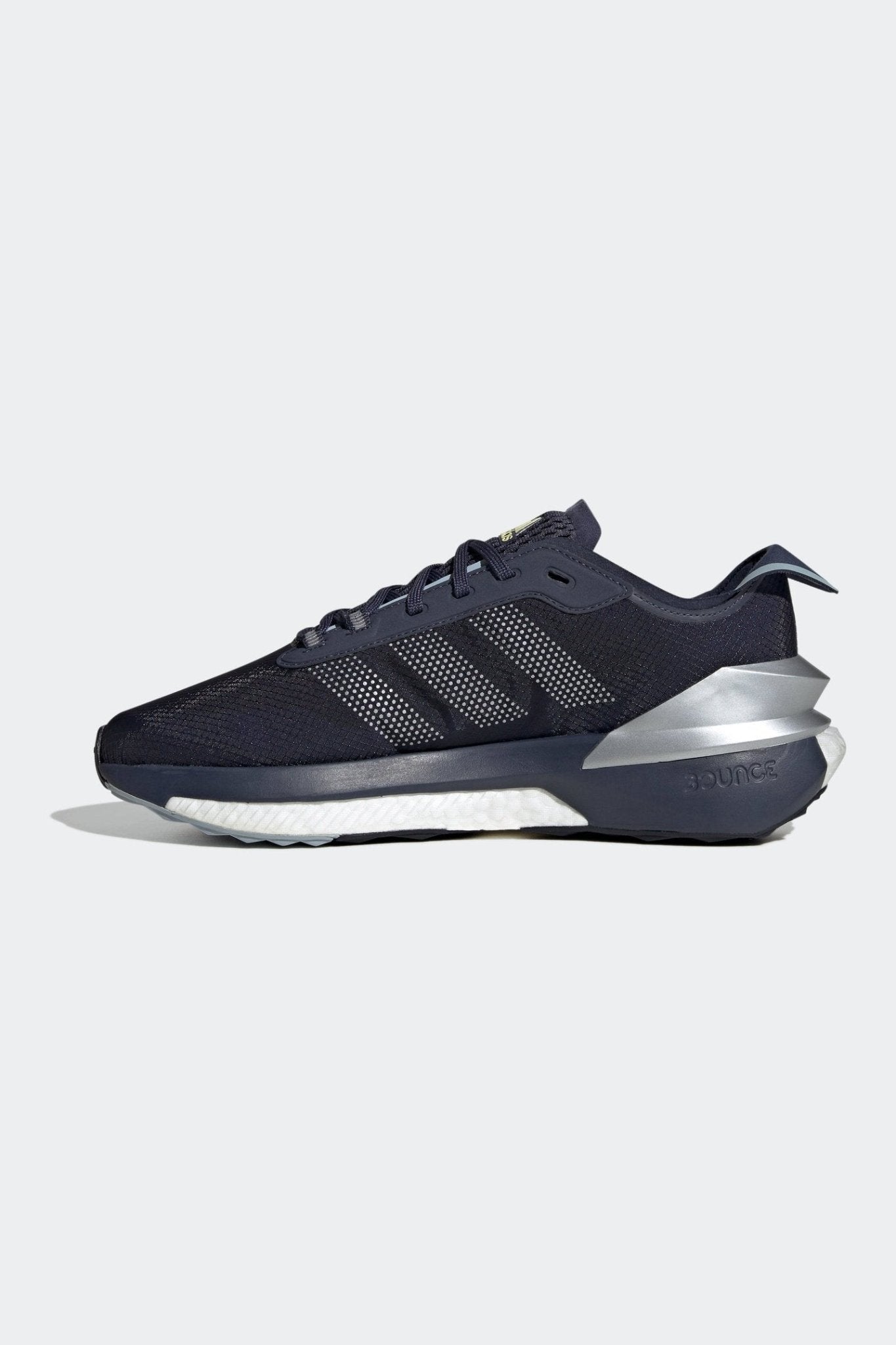 ADIDAS - נעלי ספורט לגברים AVRYN בצבע שחור - MASHBIR//365