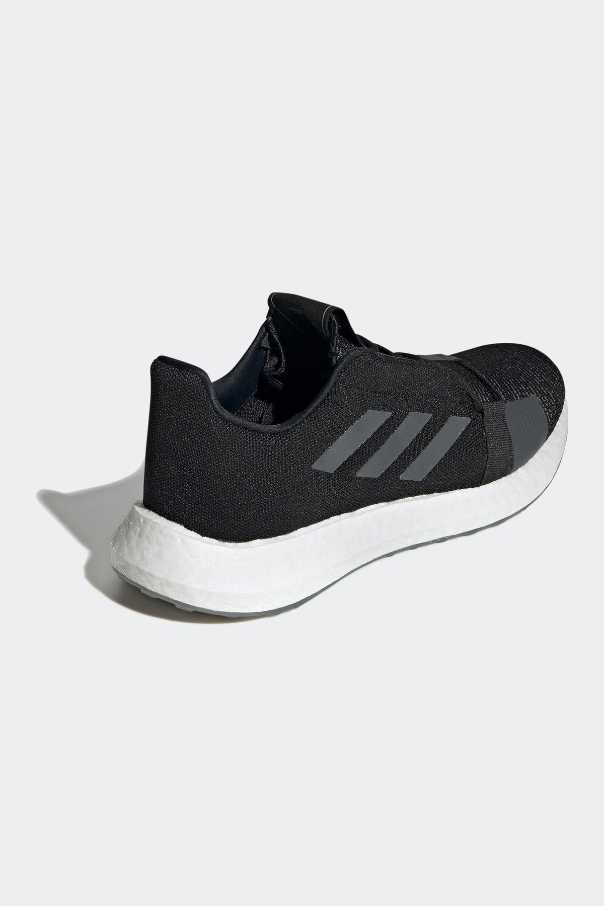 ADIDAS - נעלי ספורט לגברים SENSEBOOST GO בצבע שחור ואפור - MASHBIR//365