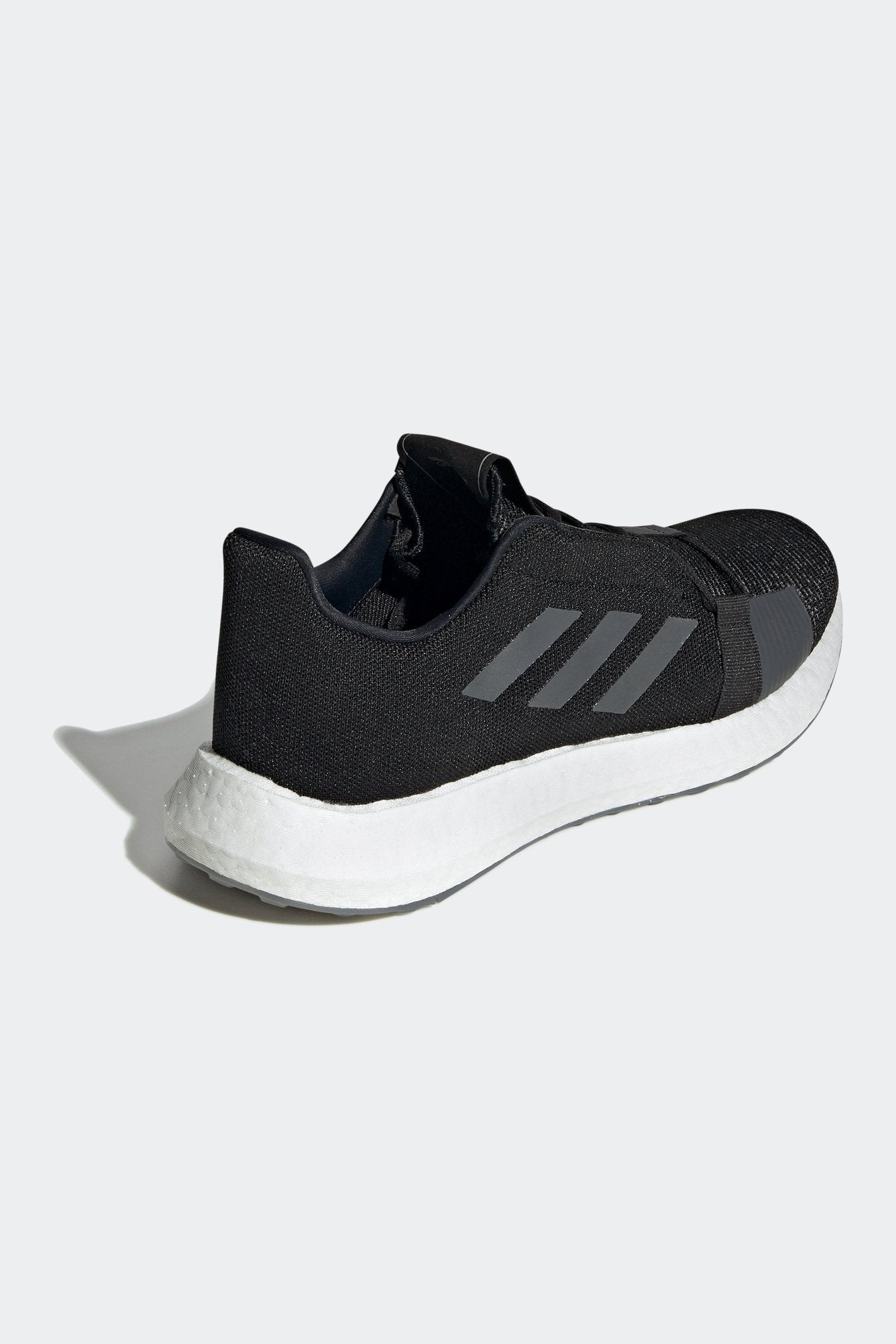 ADIDAS - נעלי ספורט לגברים SENSEBOOST GO בצבע שחור ואפור - MASHBIR//365