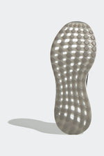 ADIDAS - נעלי ספורט לגברים SENSEBOOST GO בצבע שחור ואפור - MASHBIR//365