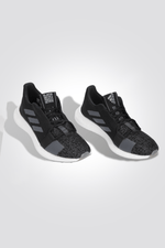 ADIDAS - נעלי ספורט לגברים SENSEBOOST GO בצבע שחור ואפור - MASHBIR//365