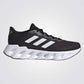 ADIDAS - נעלי ספורט לגברים SWITCH RUN בצבע שחור ולבן - MASHBIR//365 - 1