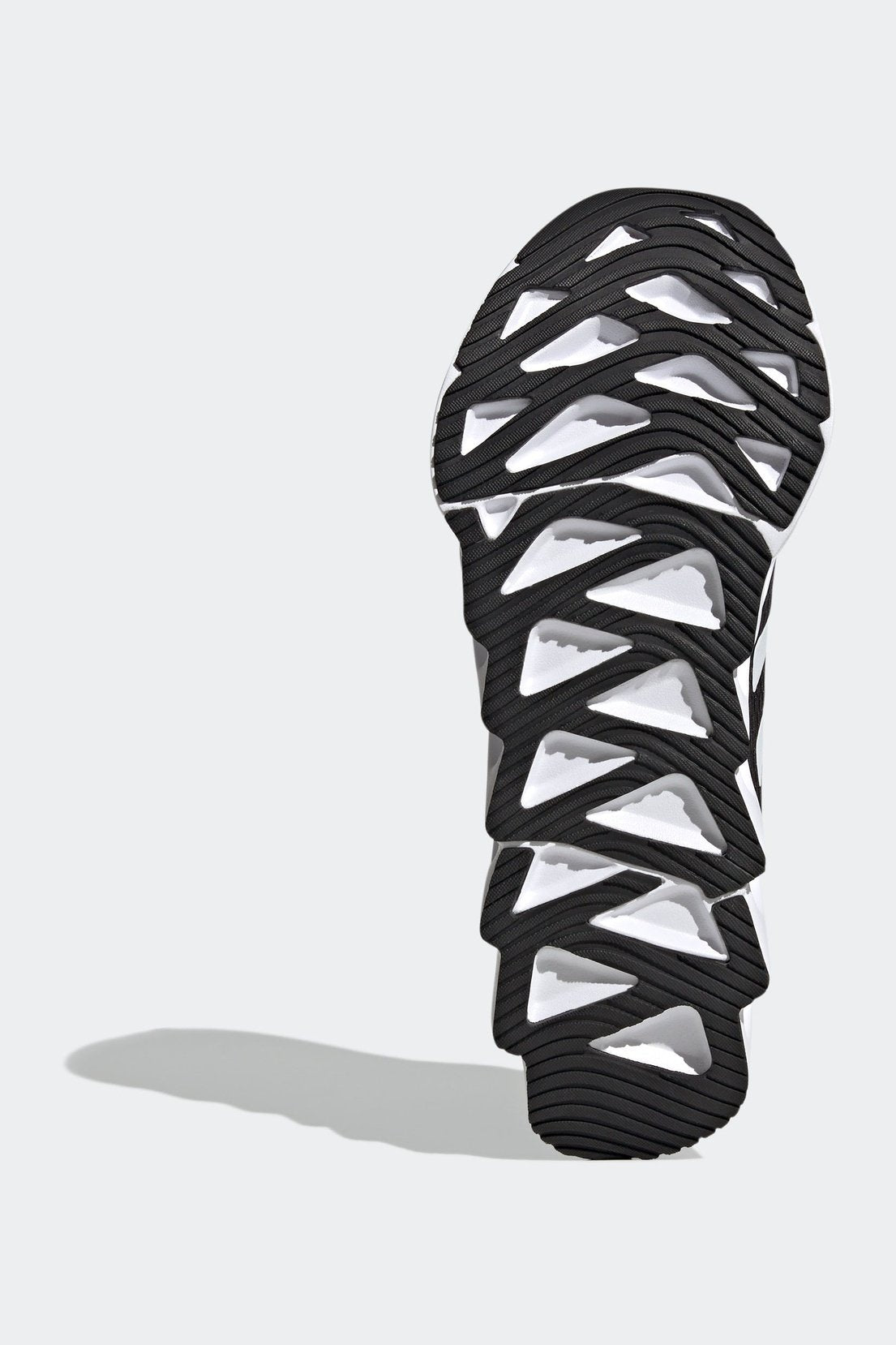 ADIDAS - נעלי ספורט לגברים SWITCH RUN בצבע שחור ולבן - MASHBIR//365